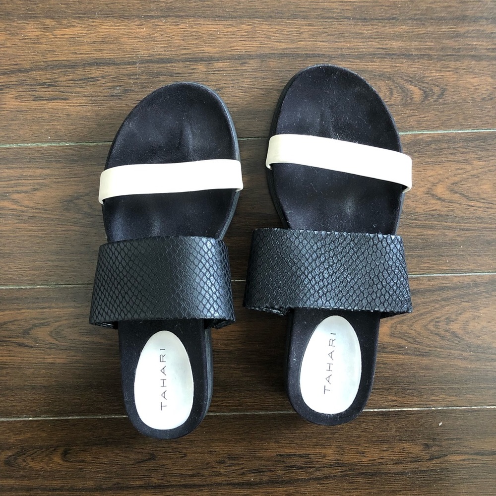 Tahari sandals in black/white